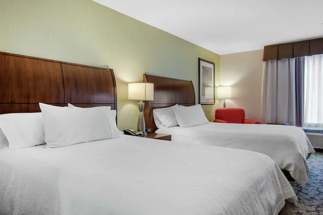 غرفة بسريرين مزدوجين، Hilton Garden Inn Portland Airport, ME 2/10