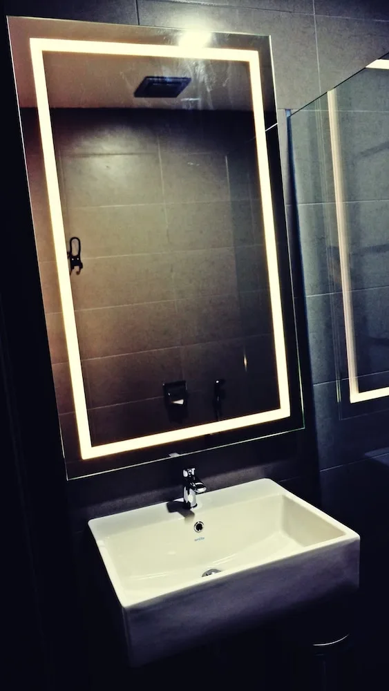لوفت، Roomies Suites 3/3
