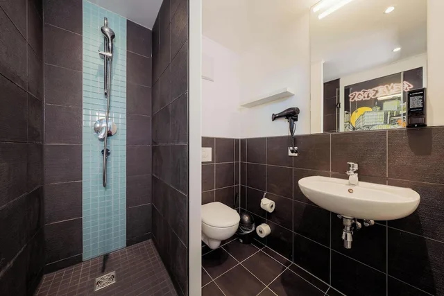Private, Female Only, 6 Beds, 3 Bunk Beds، Generator Berlin Alexanderplatz 2/2
