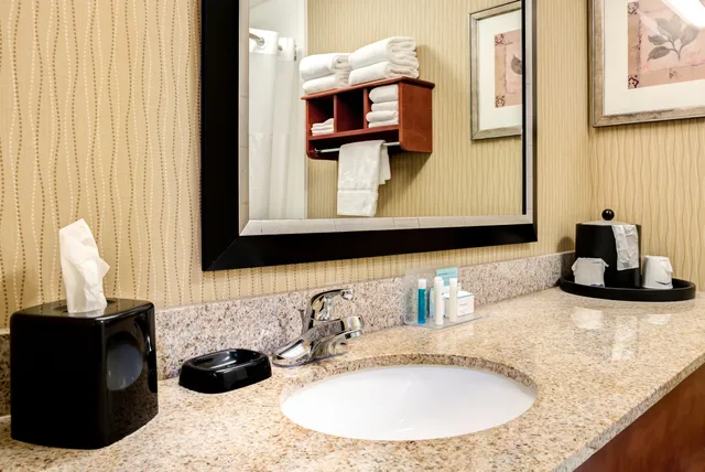 غرفة بسرير كينج، Hampton Inn St. Joseph 3/3
