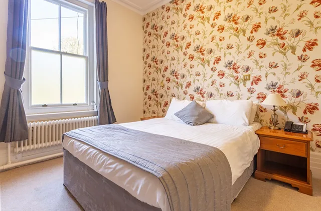 Manor, Double Bed, Small، Woodlands Manor 1/10