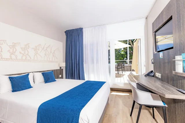 Superior, Queen Bed, Lagoon View, Sofa، Hotel Beaurivage 4/10