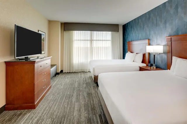 جناح بسريرين كوين بغرفتين مع أريكة لذوي الإعاقة، Drury Inn Suites Denver Westminster 4/7