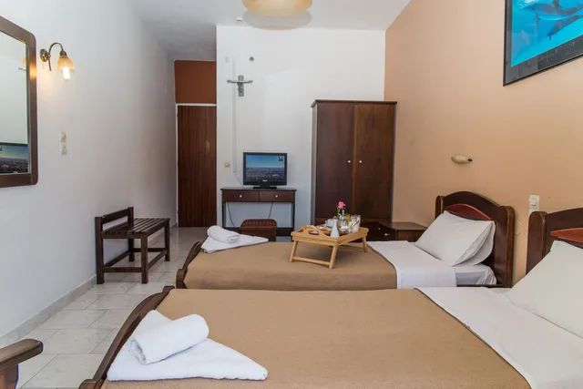 غرفة ثلاثية بسرير كوين، Hotel Perkes Complex 2/4