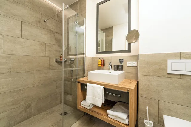 3 Bedrooms, Penthouse, 3 King Beds, Sofa, Sauna، Avenida Panorama Suites Kaprun 8/10