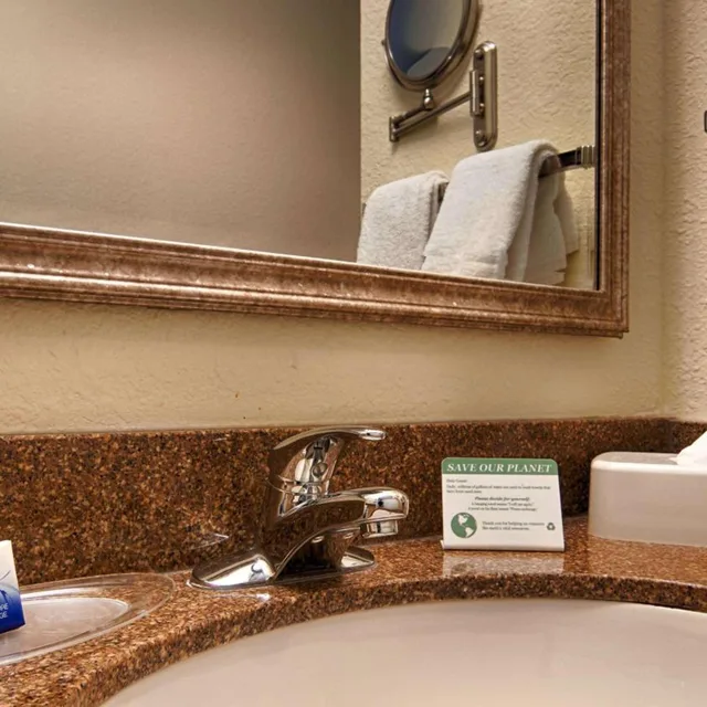 غرفة بسرير كينج لذوي الإعاقة، Best Western Plus Newport News Inn & Suites 3/3