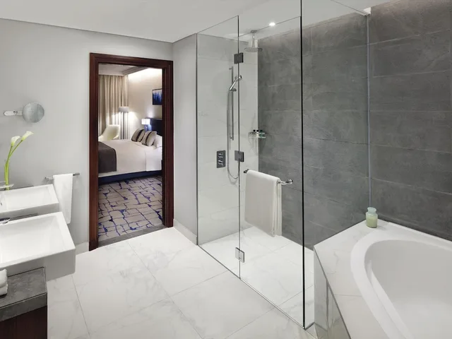 جناح ديلوكس بسرير كينج، Movenpick Bur Dubai 5/5