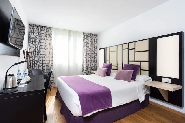 غرفة كومفورت ثلاثية، Hotel Colon Rambla 7/10