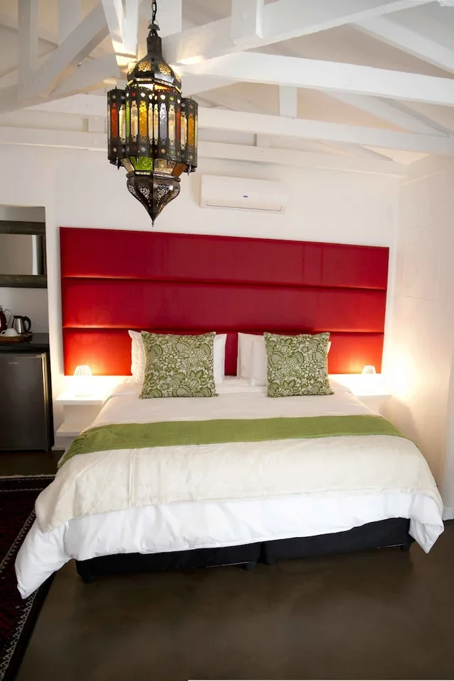 Standard, King Bed, The Rez 4/6
