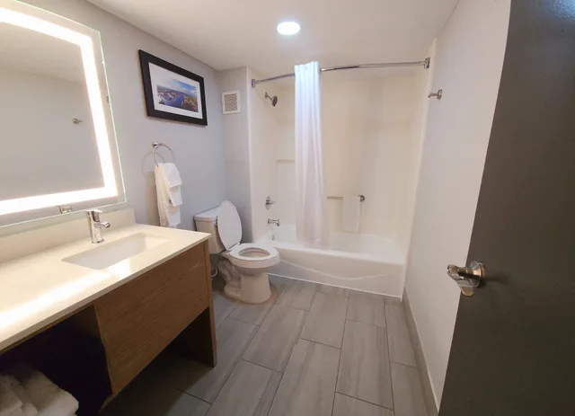 Standard, 2 Queen Beds, Best Western Plus Mobile Inn and Suites 3/3