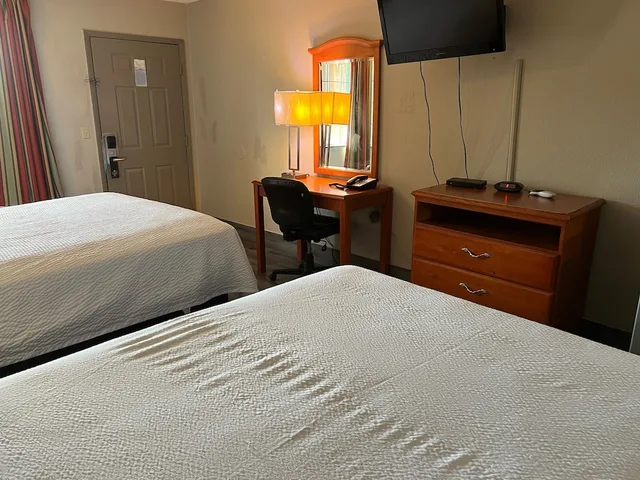 غرفة قياسية بسريرين كوين، Days Inn By Wyndham Ku Lawrence 8/10