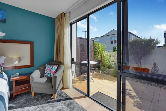استوديو بسرير كوين، Delorenzo S Studio Apartments 4/9