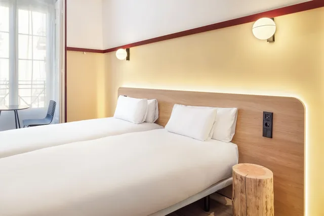 غرفة بسريرين منفصلين بإطلالة على الفناء، B&B HOTEL Madrid Centro Plaza Mayor 3/6
