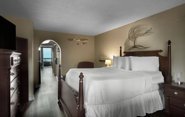 1 Bedroom, Pinnacle, End, Deluxe, Suite, 2 Double Beds, Ocean Front, Sofa، Compass Cove Resort 3/7
