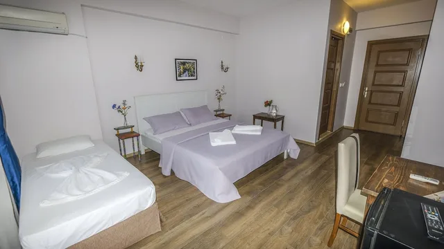 غرفة عائلية بسرير مزدوج وسرير فردي بإطلالة على البحر، Karaburun Konak Hotel 6/10
