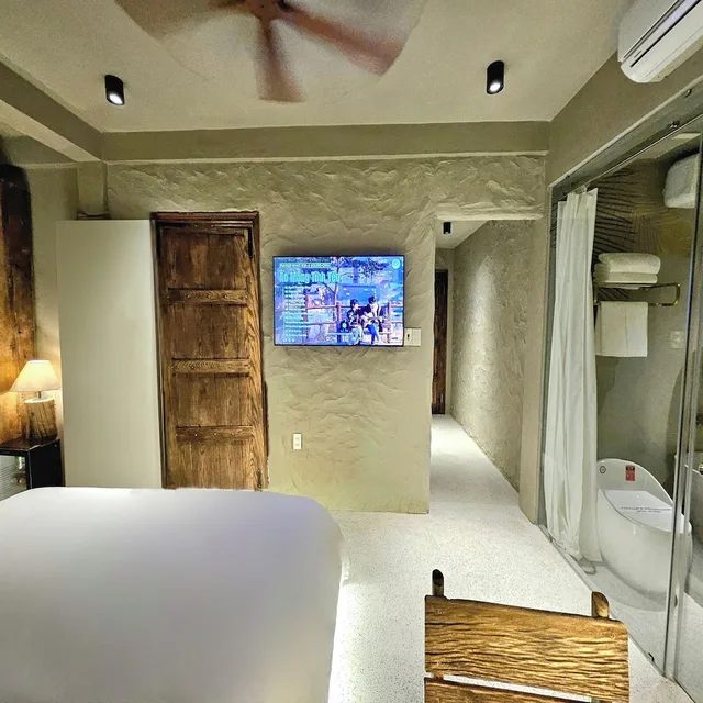 Vip, Queen Bed، Victory Hotel Hue 6/6