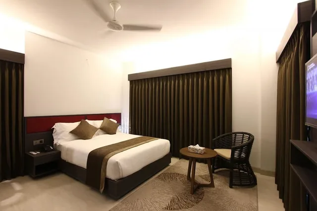 Deluxe, Double Bed, Spring Hill Apartments 3/5