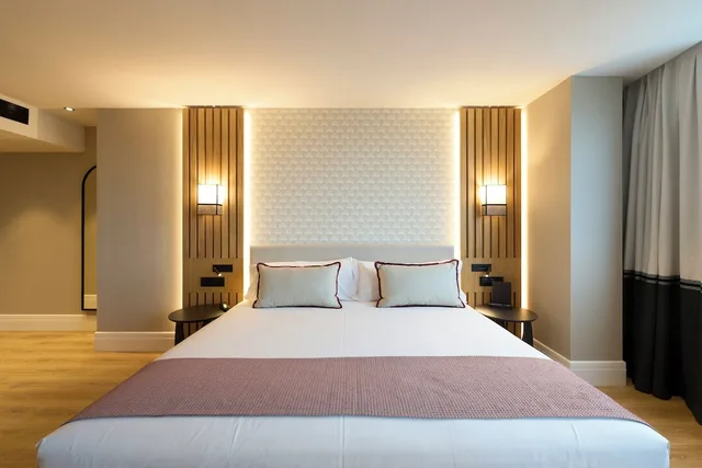 Deluxe, Single, 2 Double Beds, Hotel Catalonia Ramblas 1/3