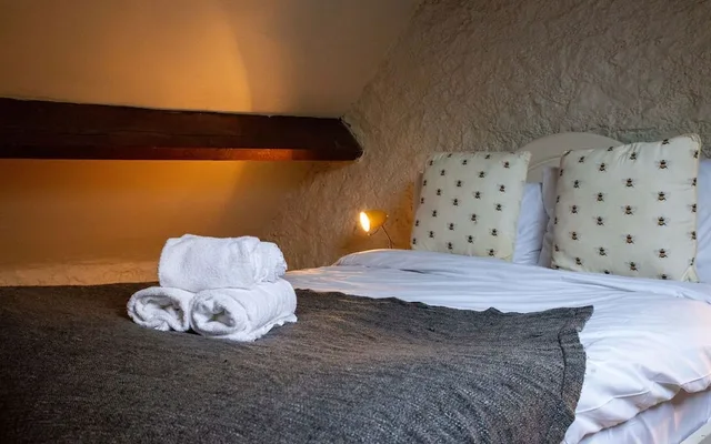 Suite, 1 Double and 3 Single Beds, Courtyard View, Corner، High Paradise Farm 3/3