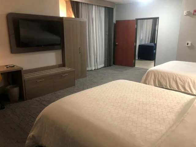 جناح عائلي، Holiday Inn Express and Suites Woodward Hwy 270 1/2