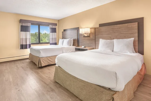 Classic, Single, 2 Queen Beds, Accessible, Ramada By Wyndham Minneapolis Golden Valley 2/4