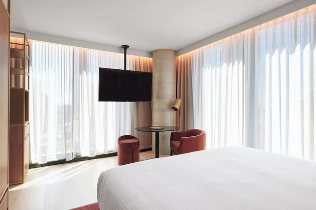2 Bedrooms, Skyline, Connecting, 2 King Beds، Quincy Hotel Melbourne 6/9