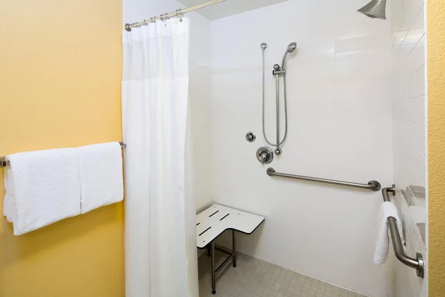 استوديو بسرير كينج مع أريكة بحوض استحمام لذوي الإعاقة، Fairfield Inn Suites San Antonio Airport North Star Mall 3/3