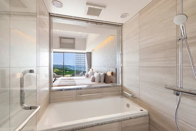 جناح بريميير ركني بأربعة أسرّة بإطلالة على البحر بغرفتي نوم، Hotel Shigira Mirage 2/2