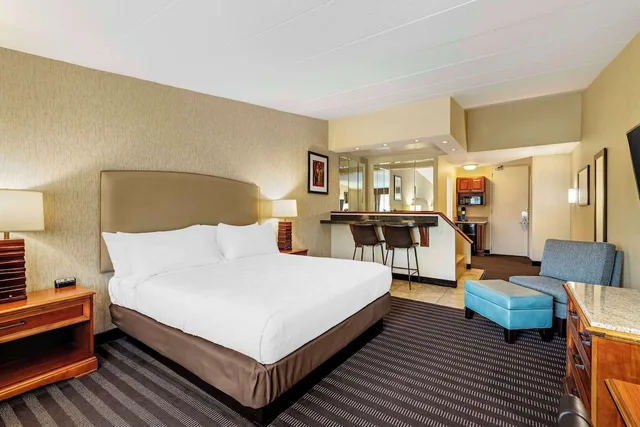 جناح بسرير كينج بحوض جاكوزي، Best Western Springfield Hotel 2/5