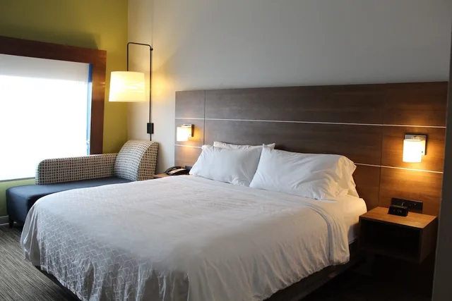 غرفة قياسية بسرير كينج، Holiday Inn Express and Suites Gettysburg an IHG Hotel 1/5