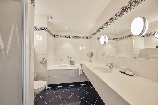 One, Deluxe, Twin Beds, with View، Carlton Square Hotel 3/3