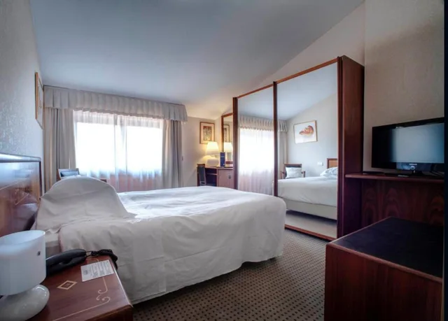 Room, Double or Twin Bed, Arli Hotel Business And Wellness 2/4