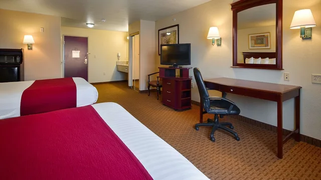 غرفة قياسية بسريرين كوين لذوي الإعاقة، SURESTAY PLUS HOTEL BY BEST WESTERN QUANAH 2/3