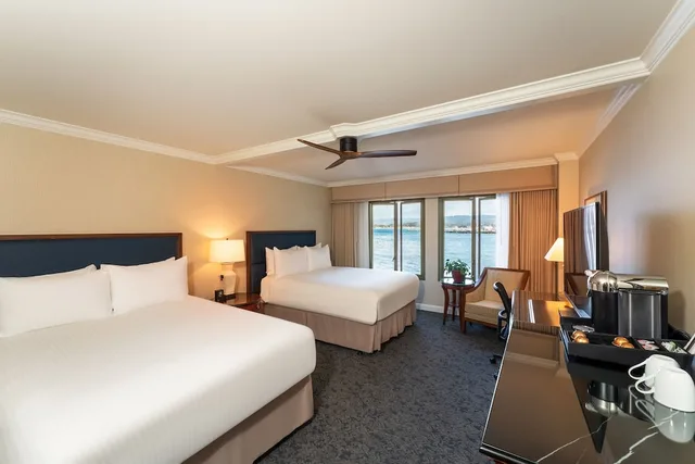 غرفة بسريرين كوين بإطلالة على المرفأ، Monterey Plaza Hotel & Spa 3/6