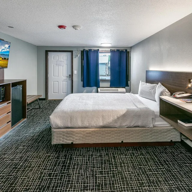 غرفة قياسية بسرير كوين، Gatlinburg Mountain Inn Gatlinburg TN 4/10