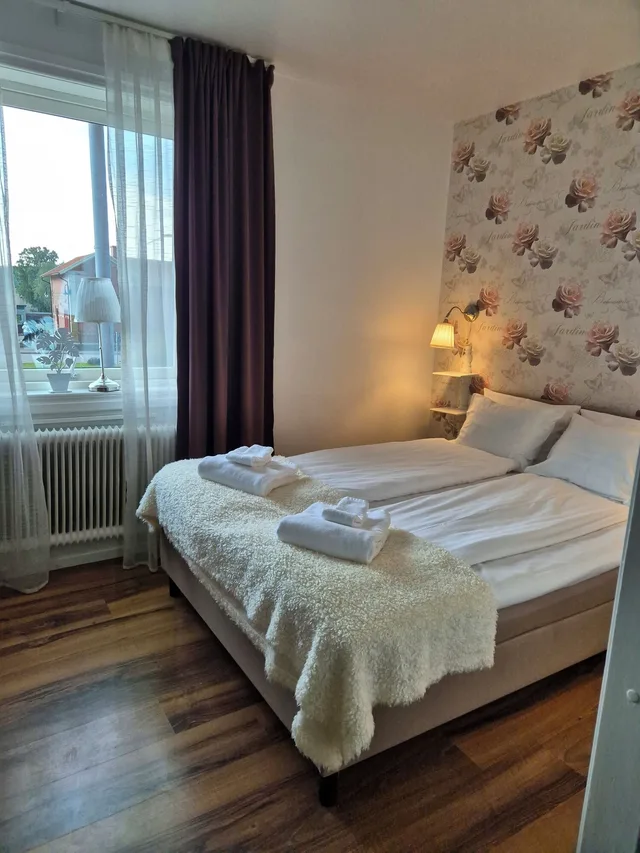Basic, Double Bed, Smålandsstenar Hotell 1/3
