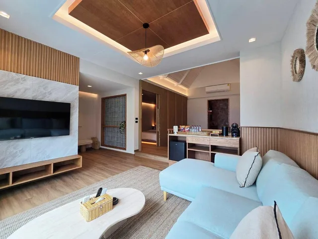 Family Beachfront Pool Villa, Cocohut Beach Resort 5/8
