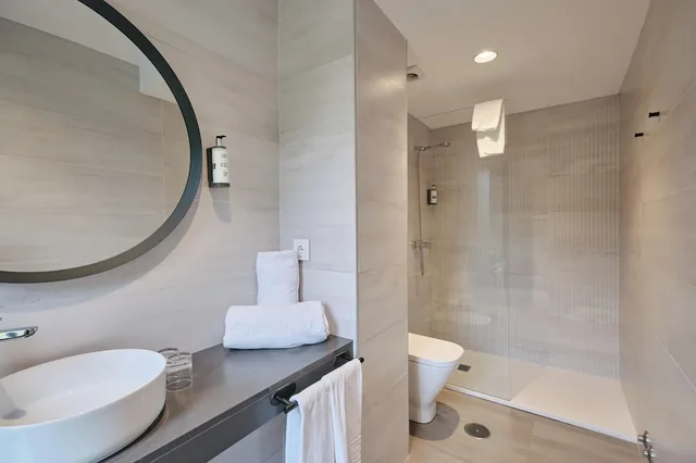 غرفة قياسية بسريرين منفصلين وسرير كوين، Pombal Rooms Santiago 6/7