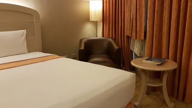 غرفة بريميير ثلاثية بسرير مزدوج وسرير فردي، Riviera Mansion Hotel 3/5