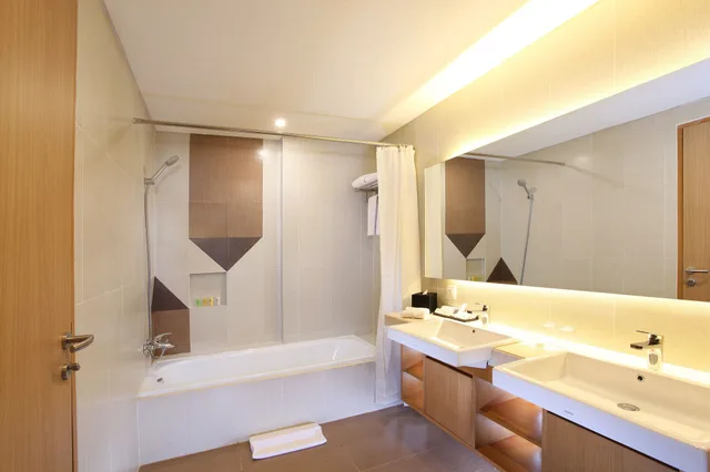 2 Bedrooms, Family, Single, 1 Queen and 1 Double Bed، Swiss-Belhotel Pondok Indah 7/7