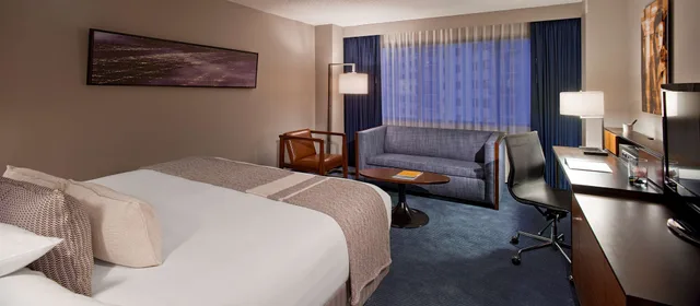 غرفة بسرير كينج بإطلالة على المدينة، Hyatt Regency 2/2