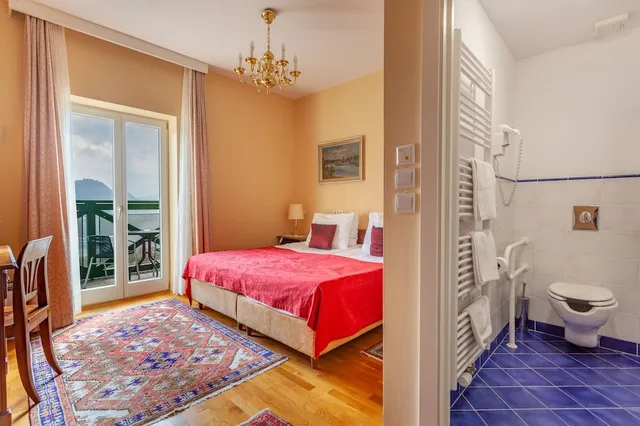 غرفة بسريرين منفصلين بإطلالة على البحيرة بشرفة، Hotel Triglav Bled 6/7
