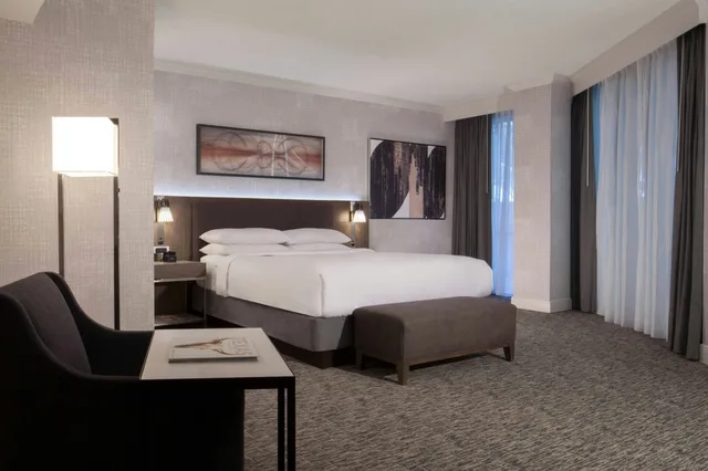 جناح، Dallas Marriott Downtown 1/1