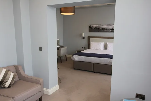 Deluxe, Suite, King Bed, Yarrow Hotel 2/3