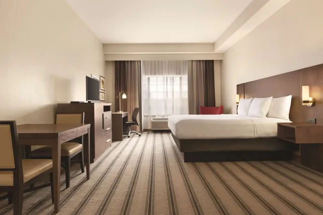 جناح بسرير كينج بحوض جاكوزي لذوي الإعاقة، Country Inn & Suites by Radisson, Billings, MT 2/6