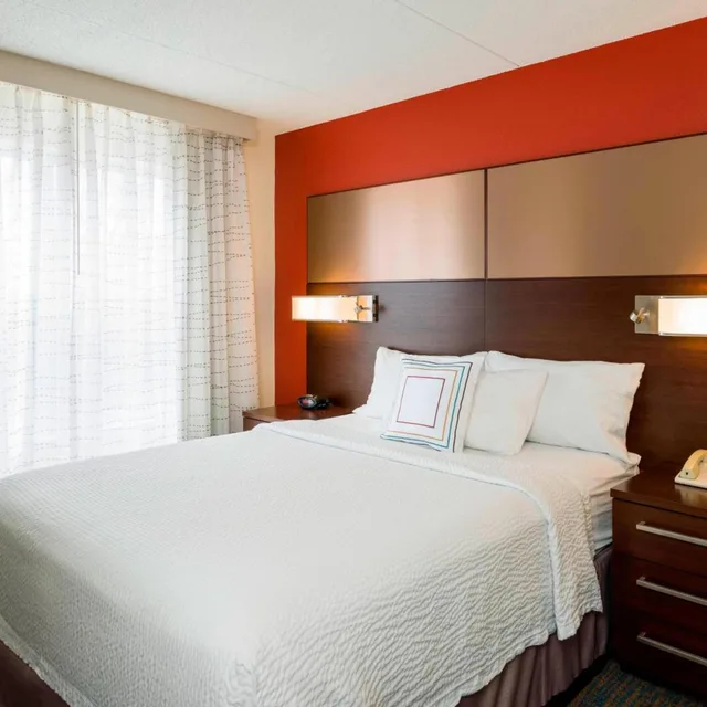 جناح بسرير كينج بغرفة نوم واحدة مع أريكة بحوض استحمام لذوي الإعاقة، Residence Inn Boston Framingham 1/7