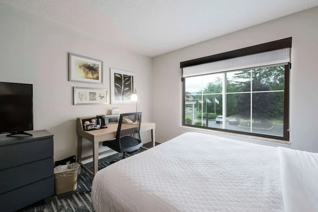 جناح بسريرين كوين بغرفة نوم واحدة، Country Inn & Suites by Radisson, Queensbury - Lake George 4/6