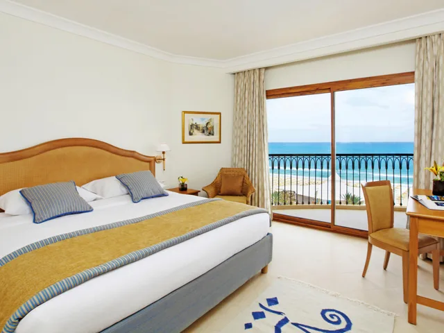 غرفة كلاسيكية بسرير مزدوج بإطلالة على المدينة، Movenpick Resort and Marine Spa Sousse 1/9