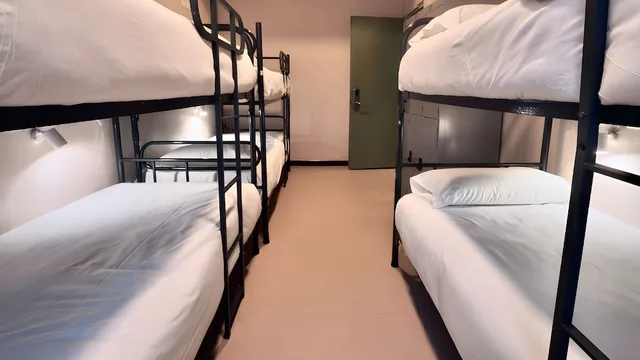 Private, 6 Beds, Private Bathroom، Malacuna Barcelona 2/7