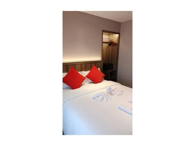 غرفة تنفيذية بسرير مزدوج، Grand Tropic Suites Jakarta 2/3
